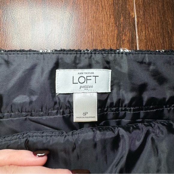 Black & white plaid tweed LOFT skirt in size 6P - Picture 5 of 5